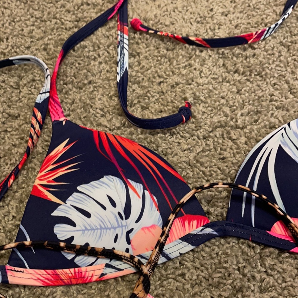 Bikini tops by VS - Picture 4 of 6